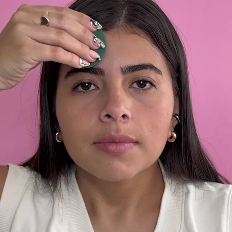 MOISTURE CUSHION™ BASE MAQUILLAJE Y CANDY BELLA POLVO