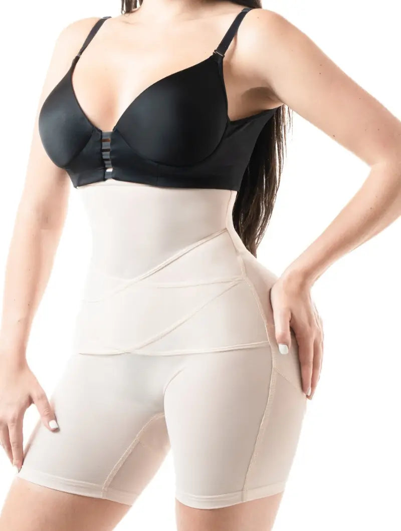 Faja moldeadora de cintura alta con control de abdomen y levanta cola