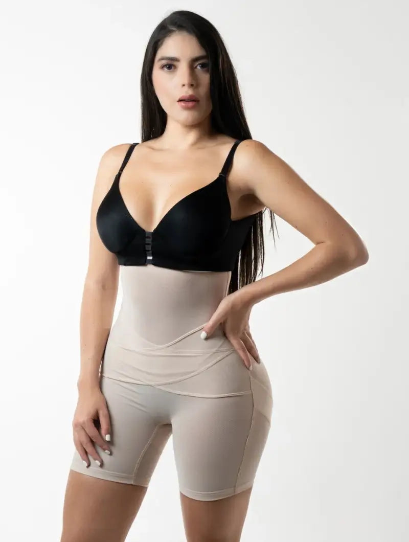 Faja moldeadora de cintura alta con control de abdomen y levanta cola