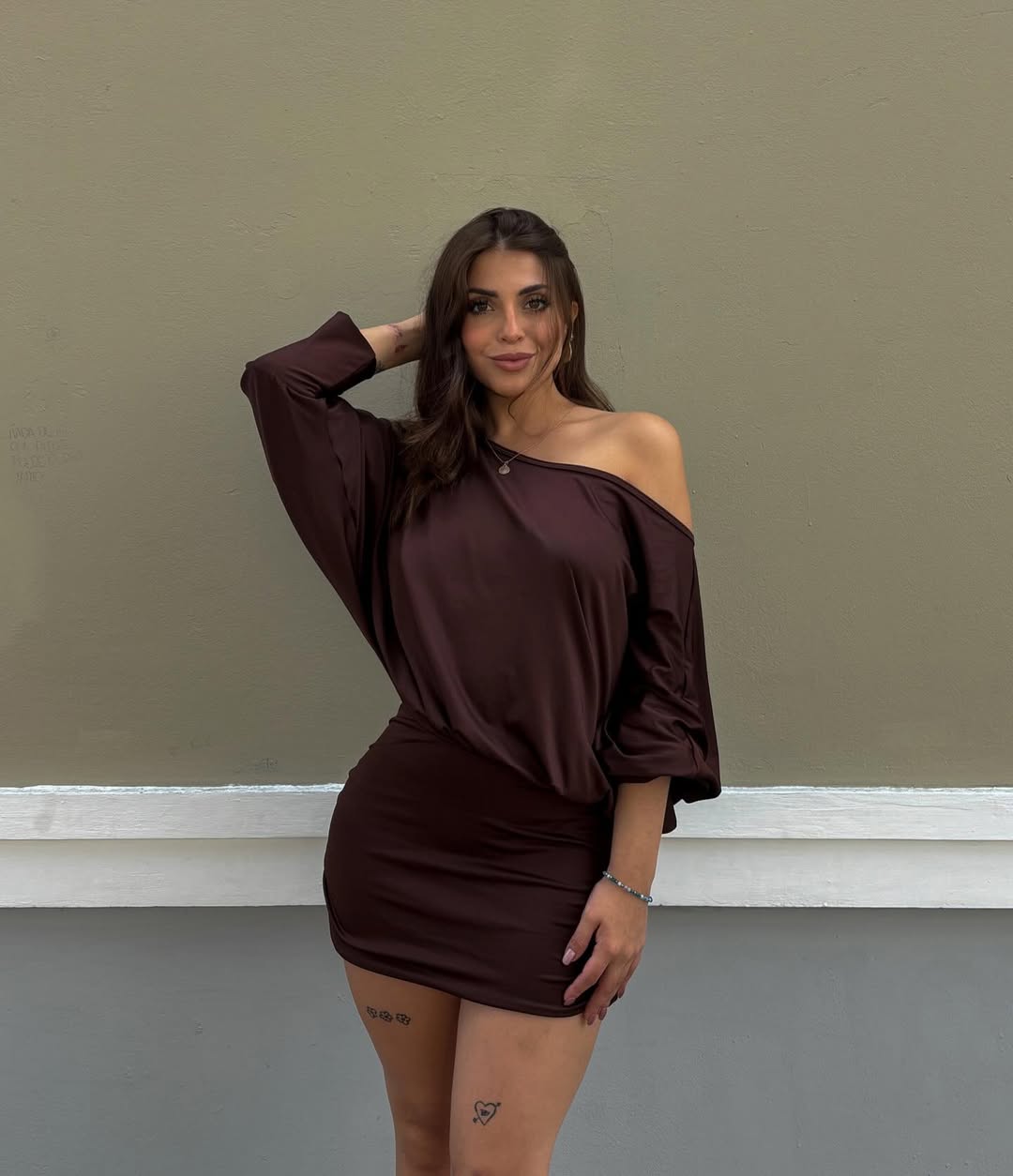 Vestido Estilo 2000s – Diseñado para Resaltar Tu Figura y Brindar un Look Elegante